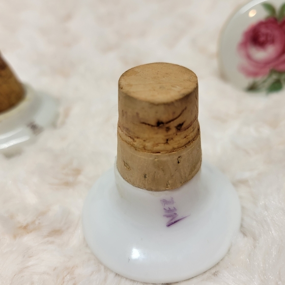 SOLD                                         Set of 3 vintage bottle stops/corks - Picture 6 of 11
